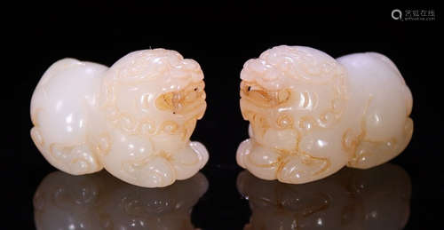 PAIR OF HETIAN JADE LION PENDANT