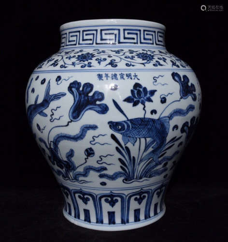 BLUE&WHITE GLAZE JAR PAINTED WITH FISH