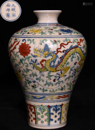 DAMINGCHENGHUANIANZHI MARK DOUCAI GLAZE VASE