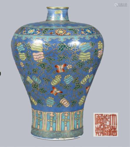 天蓝釉粉彩描金瓜瓞延绵梅瓶 早期购于比利时