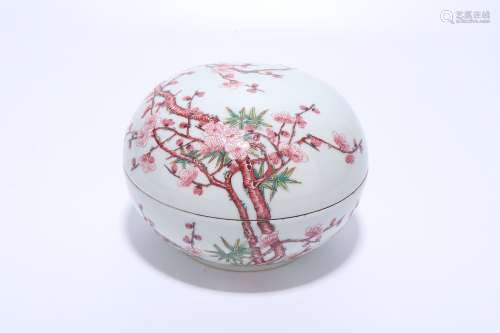 chinese famille rose porcelain round box
