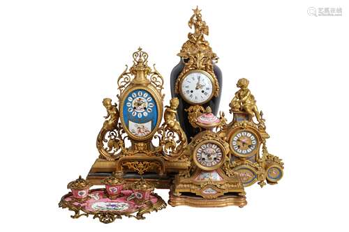 A 19TH CENTURY FRENCH GILT BRONZE AND PORCELAIN MANTEL CLOCK