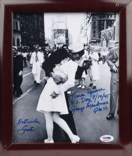 第二次世界大战“胜利之吻”水兵和护士双人亲笔签名照片