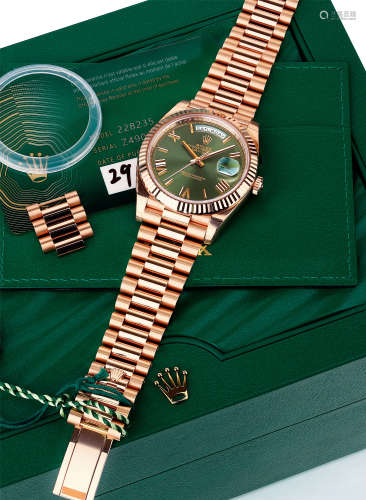 劳力士，非常精美，玫瑰金链带机械腕表，配备橄榄绿表盘，型号228235...