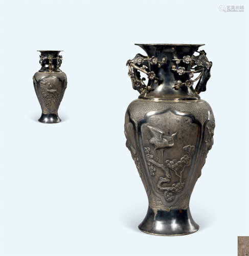 19世纪 银制高浮雕开光花鸟图梅花耳瓶