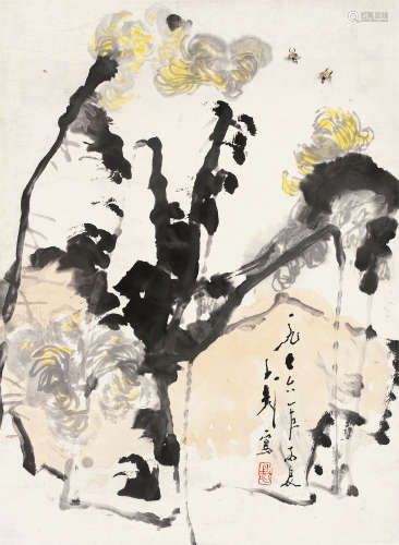 王子武（b.1936） 1976年作 秋菊蜜蜂 镜片 设色纸本