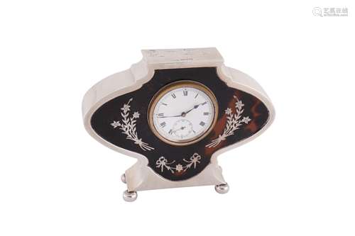 A George V sterling silver and tortoiseshell desk clock, Che...