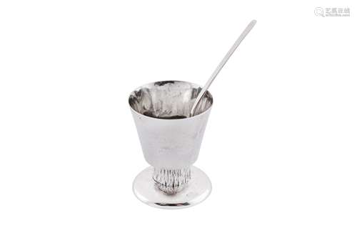 An Elizabeth II modernist sterling silver egg cup, London 19...