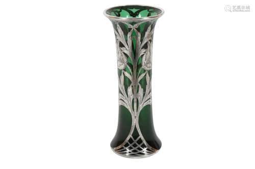 AN EARLY 20TH CENTURY AMERICAN SILVER AND OVERLAY GLASS VASE...