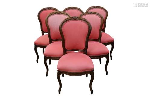 A SET OF SIX FRENCH WALNUT DINING CHAIRS, 20TH CENTURY