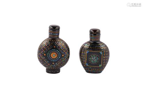 THREE CHINESE SNUFF BOTTLES.