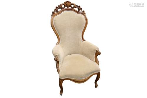 A FRENCH WALNUT ARMCHAIR, EARLY 20TH CENTURY
