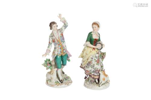 A PAIR OF CHELSEA STYLE PORCELAIN FIGURES, LATE 19TH/EARLY 2...