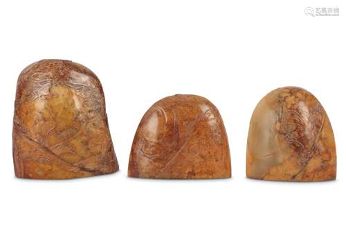 THREE CHINESE HARDSTONE SEALS.