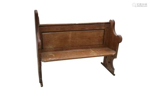 AN ECCLESIASTICAL PITCH PINE PEW, EARLY 20TH CENTURY