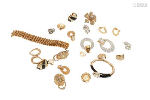 A COLLECTION OF DESIGNER AND OTHER COSTUME JEWELLERY