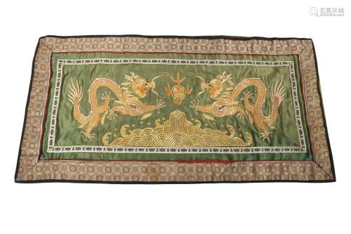 A CHINESE SILK PANEL, LATE 19TH/ EARLY 20TH CENTURY