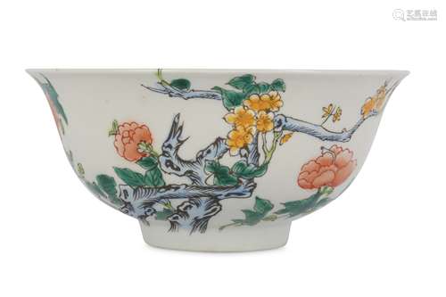 A CHINESE FAMILLE VERTE 'WOLD BLOSSOMS' BOWL.