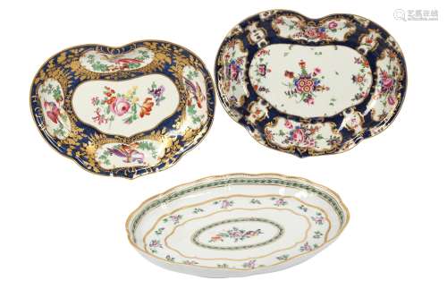 TWO WORCESTER PORCELAIN GRADUATED SHAPED DISHES, 18TH CENTUR...