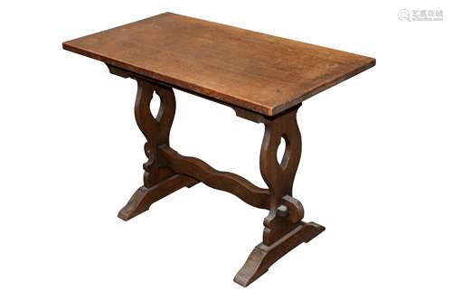 AN ARTS AND CRAFTS STYLE OAK TABLE, 20TH CENTURY