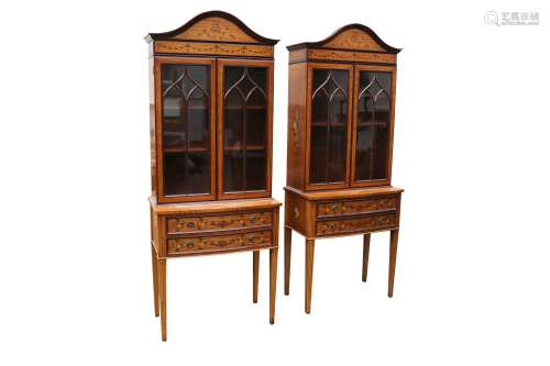 A PAIR OF SATINWOOD AND MARQUETRY INLAID FLORAL PAINTED DISP...