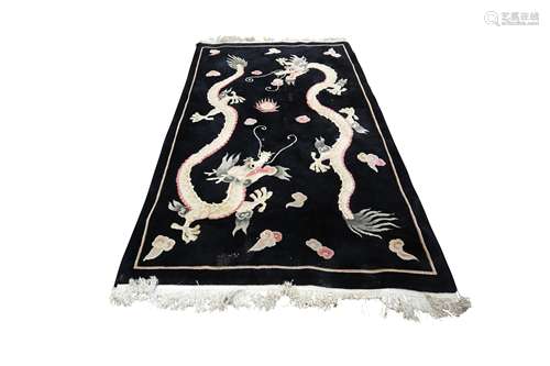 A CHINESE RECTANGULAR WOOL CARPET, 20TH CENTURY,