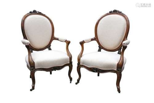 A PAIR OF MID-VICTORIAN ROSEWOOD SALON CHAIRS, CIRCA 1860