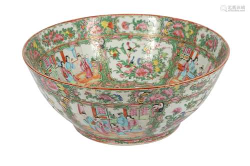 A CHINESE CANTON PORCELAIN BOWL, 19TH CENTURY