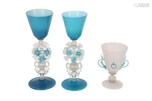 A PAIR OF VENETIAN DRINKING GLASSES, PROBABLY LATE 19TH/EARL...