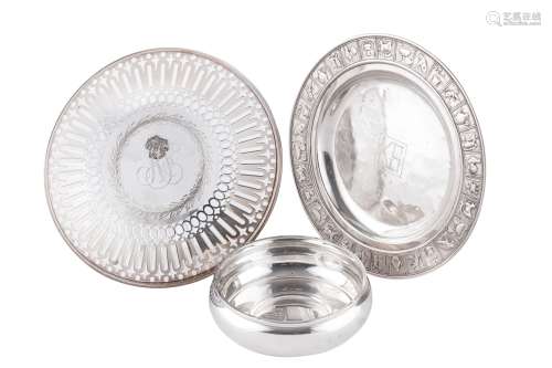 A MIXED GROUP OF AMERICAN STERLING SILVER DISHES
