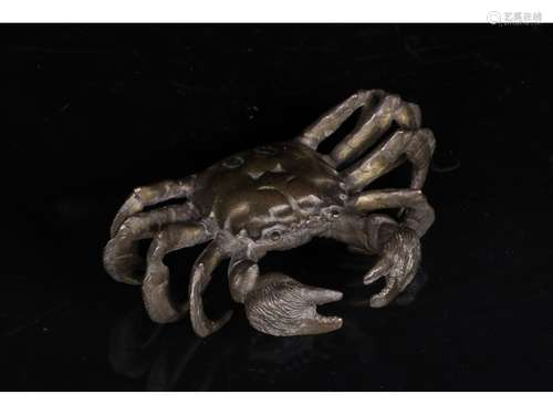 A BRONZE ORNAMENT OF CRAB