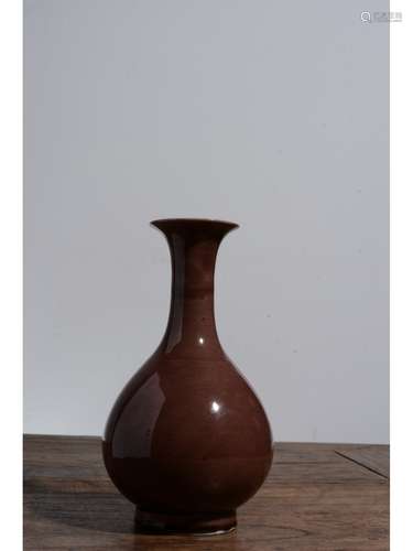 A PURPLE-GLAZED YUHUCHUN VASE