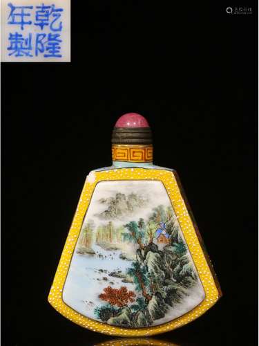 A FAMILLE ROSE SNUFF BOTTLE