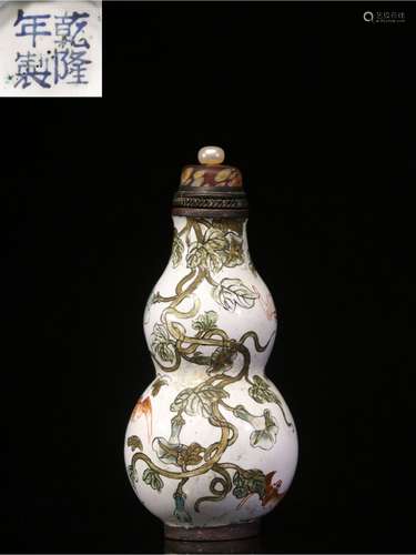 A FAMILLE ROSE DOUBLE-GOURD SNUFF BOTTLE