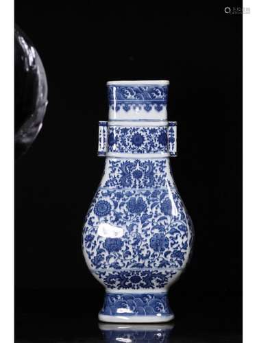 A BLUE AND WHITE FACETED VASE, QIANLONG MARK