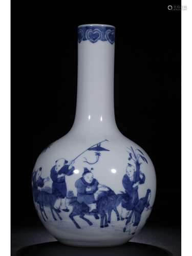 A BLUE AND WHITE BOTTLE VASE