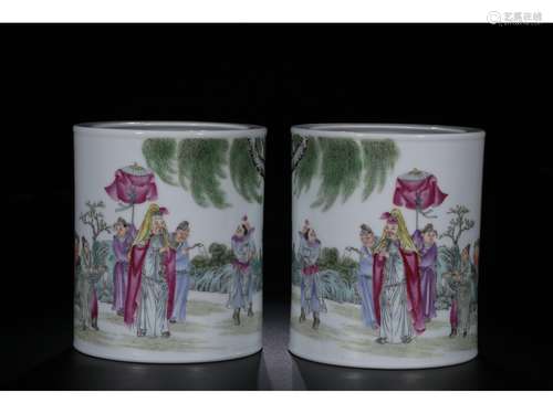 A PAIR OF FAMILLE ROSE BRUSH POTS