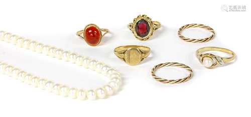 A quantity of jewellery,