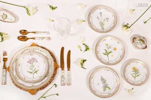 An extensive Royal Copenhagen 'Flora Danica' porcelain dinne...