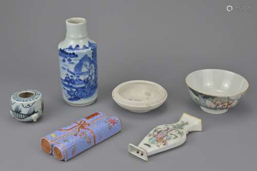 GROUP OF SIX CHINESE PORCELAIN ITEMS