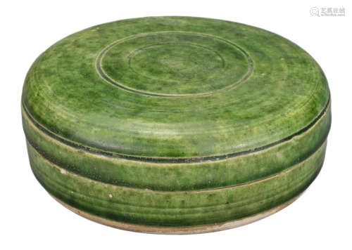 CHINESE GREEN-GLAZED CIRCULAR BOX AND COVER, TANG DYNASTY