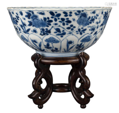 CHINESE BLUE AND WHITE PORCELAIN BOWL, KANGXI PERIOD, 18th C...