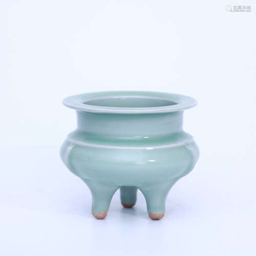 A Longquan Kiln Three-footed Porcelain Li-Form Incense Burne...