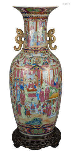 LARGE CHINESE CANTON PORCELAIN VASE, 19th CENTURY