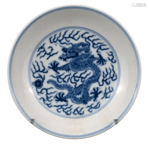 CHINESE BLUE AND WHITE PORCELAIN DRAGON DISH, GUANGXU MARK