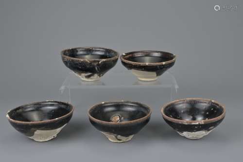 GROUP OF FIVE SONG DYNASTY CIZHOU BLACK GLAZED TEA BOWLS