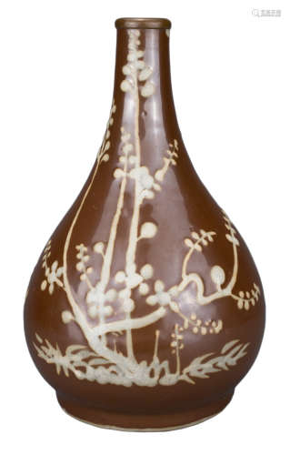 CHINESE MING DYNASTY WANLI PERIOD PORCELAIN BOTTLE VASE