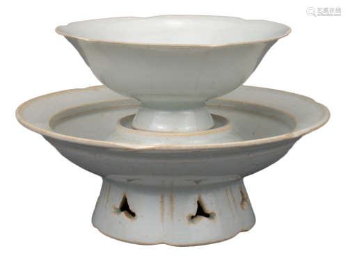 CHINESE SONG DYNASTY QINGBAI PORCELAIN FOLIATE CUP AND STAND