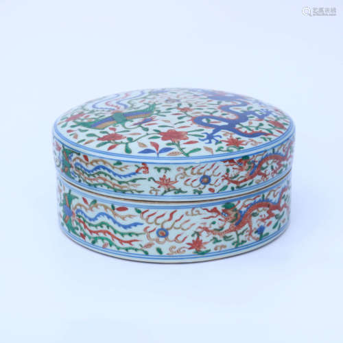 A Famille Verte Dragon & Phoenix Pattern Box with Cover