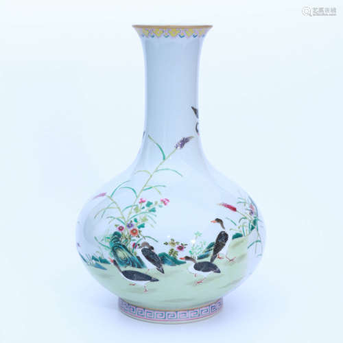 A Famille Rose Flowers&Birds Porcelain Vase